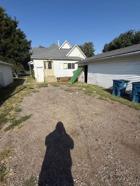 327 N Hickory St, Centralia, IL: owner financed home, photo 2