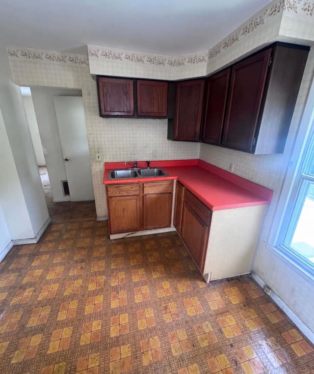1975 E North St, Decatur, IL: owner financed home, photo 10