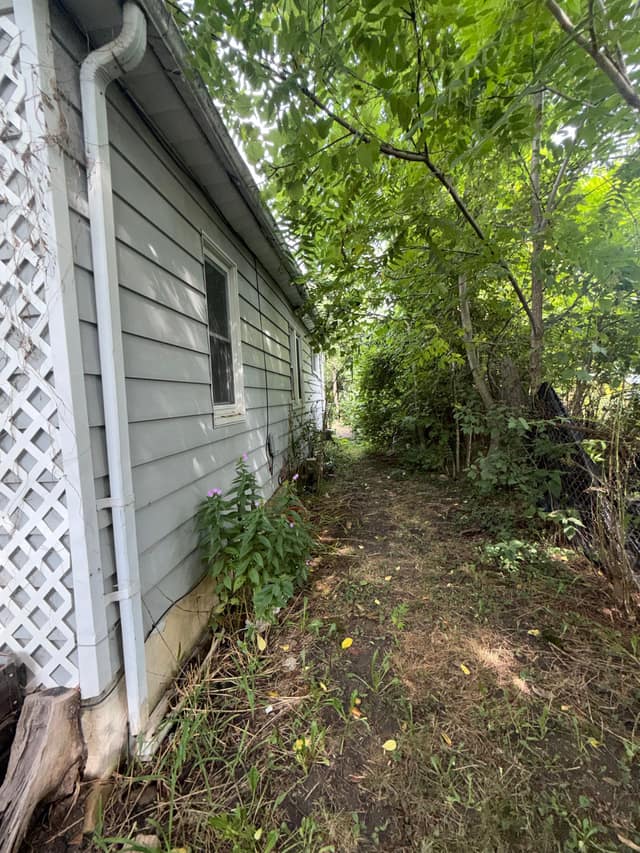 1206 Markham St, Flint, MI: owner financed home, photo 19
